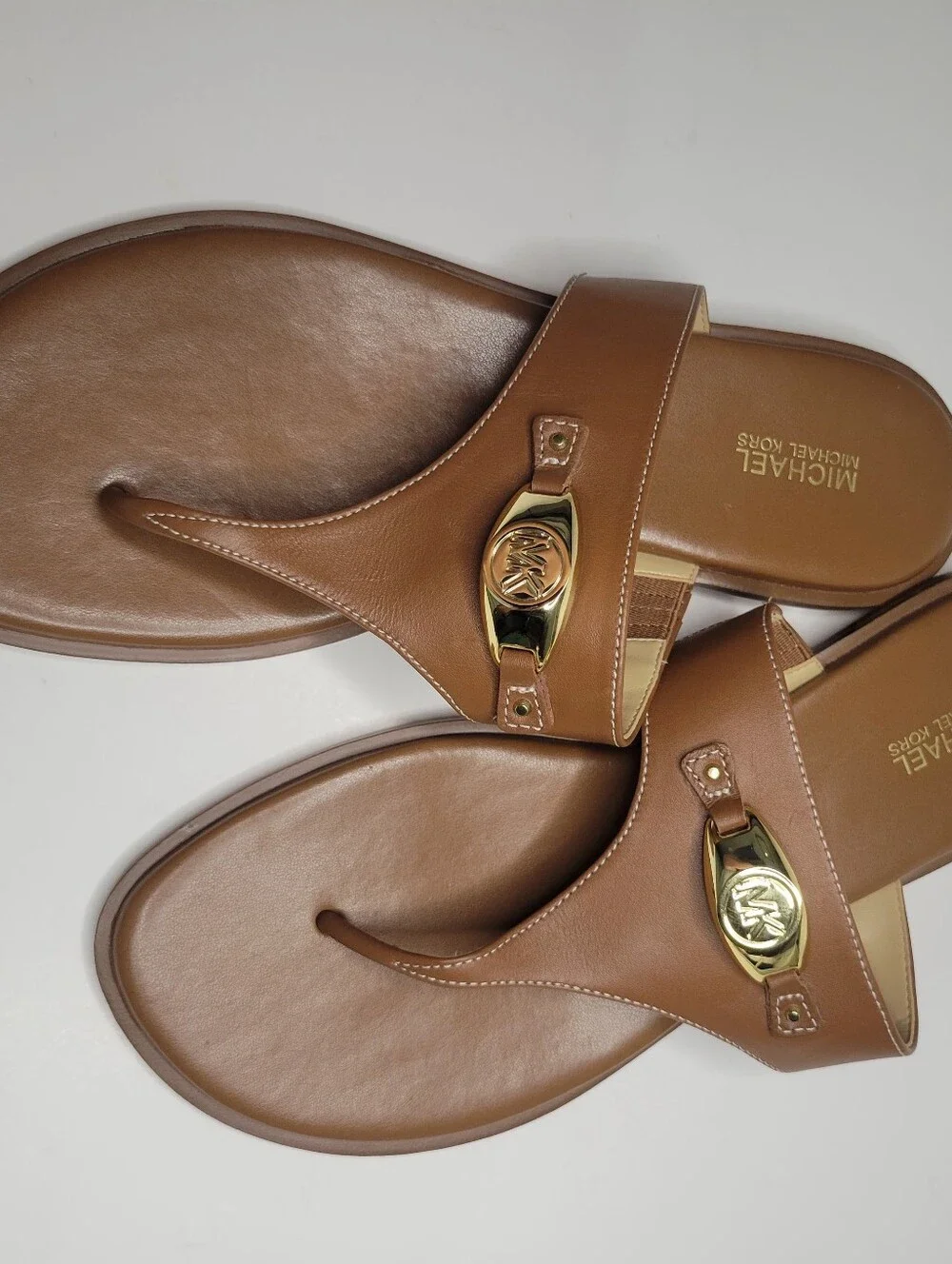 Michael Kors Tilly Thong Sandals Womens Sz 9 Luggage Brown Leather Gold MK Logo